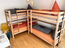 Gemütliche Privatzimmer mit geteiltem Bad, Küche und Garten, khách sạn ở München