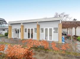 4 Bedroom Stunning Home In Glesborg, hotel v destinaci Glesborg