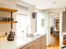 Sandholme Cottage - Central location great for families