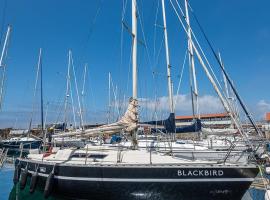 GuestReady - BlackBird - Sailboat Experience, ботель в городе Матозиньюш