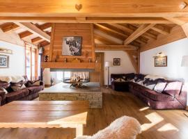 Chalet familial La Griotte avec piscine, hotel in Praz-sur-Arly