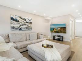 Bright 4 BR Family Home , Sleeps 8, Near Wonderland and Vaughan Mills, готель у місті Вон