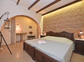 Tinos Aqua Palazzo: Tinos şehrinde bir otel