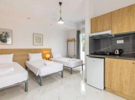 Fysalida's Coastal Gem 4 - Steps Away from the Sea, hotel i Heraklion