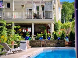 Palazzo Hudson - Luxury Pool, Hot Tub, and Sauna, hotel with parking in Hudson