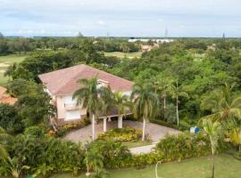 Villa At Metro Country Club With Private Pool, hotel di San Pedro de Macorís