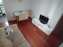 Apto com suíte, garagem, localização privilegiada