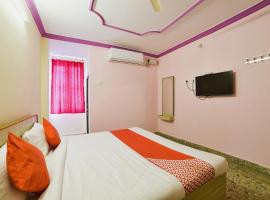 OYO Radika Residency, hotell i Warangal