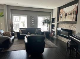 Stunning House 4 bed 2.5 bath, hotel em Kitchener
