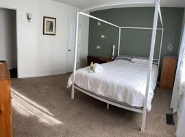 AZGuestHouse at Mill Queen Bedroom-Private bathroom，Fountain的飯店