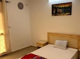Chambre privée climatisée - Salle de bain intérieure & Cuisine équipée & Breakfast