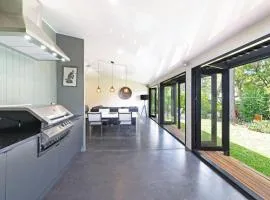 Home among the Gum Trees - free wine