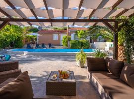 Holiday Home Tia, ξενοδοχείο στο Τρογκίρ