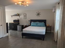 Private Access Suite in Family Home, homestay in Orlando