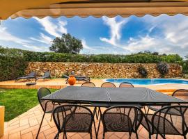 Luxury 4 bed villa with private pool Oasis Parque, Alvor AT16, Hotel in Portimão