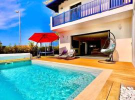 Villa contemporaine avec piscine, hotel in Bidart