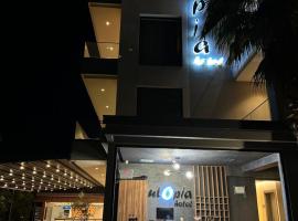 Hotel Utopia, &xi;&epsilon;&nu;&omicron;&delta;&omicron;&chi;&epsilon;ί&omicron; &sigma;&epsilon; &Epsilon;&xi;&alpha;&mu;ί&lambda;&iota;