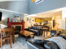 Luxury Condo Steps to Park City Mountain Resort! Heated Pool & Hot Tub -Snowblaze 309, majake sihtkohas Park City