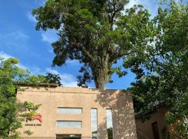 Posada El Ceibo, casa de campo em Puerto Iguazú