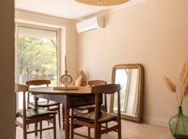 Appartement dans maison de campagne lumineuse, hotel a Orange