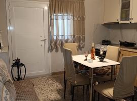 Marina's Seacret Apartment, hotel in Korinthos