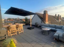 Penthouse with awesome terrace and free parking, hótel í Kortrijk