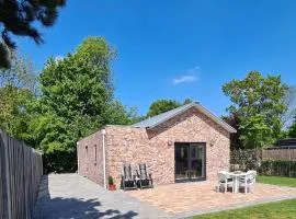 Beachside Getaway with Garden & barbecue