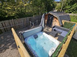 Morvan Pod & Hot tub, hotell med jacuzzi i Fort William