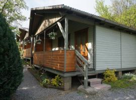 Natura Chalets, cabin in Praid