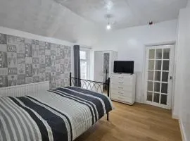 No Frills & Nothing Fancy 1 Bed Studio City Centre