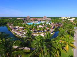 Grand Palladium White Sand Resort & Spa - All Inclusive، فندق في أكومال