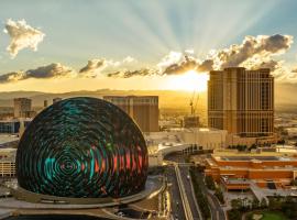The Venetian® Resort Las Vegas, отель в Лас-Вегасе, рядом находится Театр «Колизей» в развлекательном центре Caesars Palace