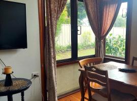 Front Apartment at the Cottage- 2 bedrooms - Geneva in Kyogle, hotel i Kyogle