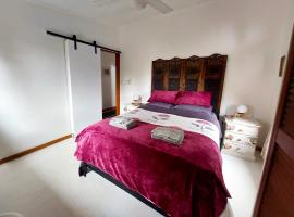 Front Apartment at the Cottage- 2 bedrooms - Geneva in Kyogle, hotel em Kyogle