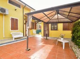 1 Bedroom Awesome Apartment In Massarosa