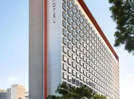 Ibis Singapore on Bencoolen - Newly Renovated