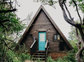 The Maverick: A-Frame w/ Hammock and Tree Top View, hotel in New Braunfels