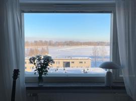 Cozy lake view room by city center, homestay in Kuopio