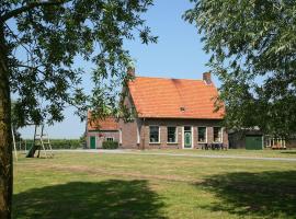 Authentic farmhouse in Zeeland Flanders、Eedeのホテル