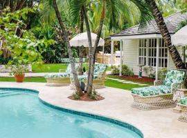 Villa Oasis Newly Remodeled Luxury Villa with Pool, hotel em Harbour Island