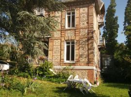 Les Roches, Bed & Breakfast in Bolbec