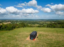 OffGrid Tiny Home W/ View Of South Downs NP, semesterhus i Petersfield