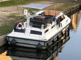 Péniche - Nuits insolites เรือพักในNort-sur-Erdre