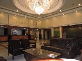 Hotel PLR Grand, hotel Tirupati repülőtér - TIR környékén Tirupatiban
