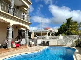 Cozy Apartment with Pool & 10 mins walk to Beach