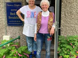 Christinas G&auml;stgifveri B&B, hotel rom&acirc;ntico em Ervalla