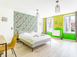 S&K Suite Grande rue Roubaix - Chambre spacieuse et SDB privée - Netflix et Cuisine, hôtel à Roubaix