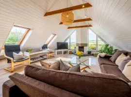 The Countryside Retreat - Sea views & Parking