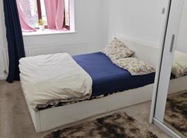 Spacious flat with free parking in Croydon, hotel in Croydon