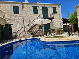 Andrianna's Cottage, hotel di Pano Akourdalia